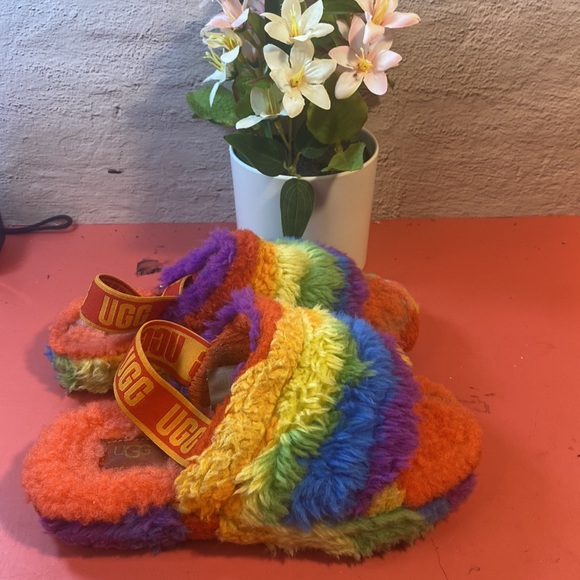 Ugg slippers SZ 2 girls - Picture 2 of 6